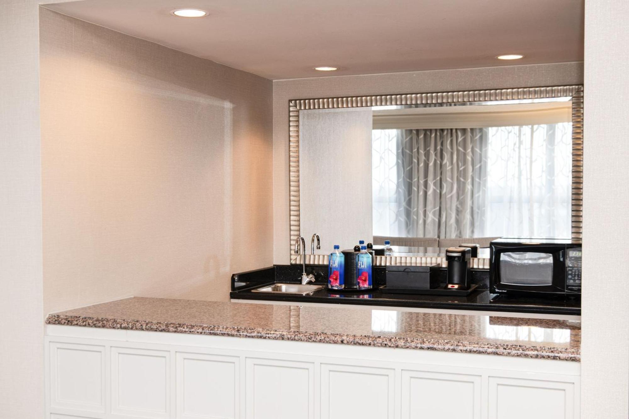 Chicago Marriott Suites Диърфийлд Екстериор снимка