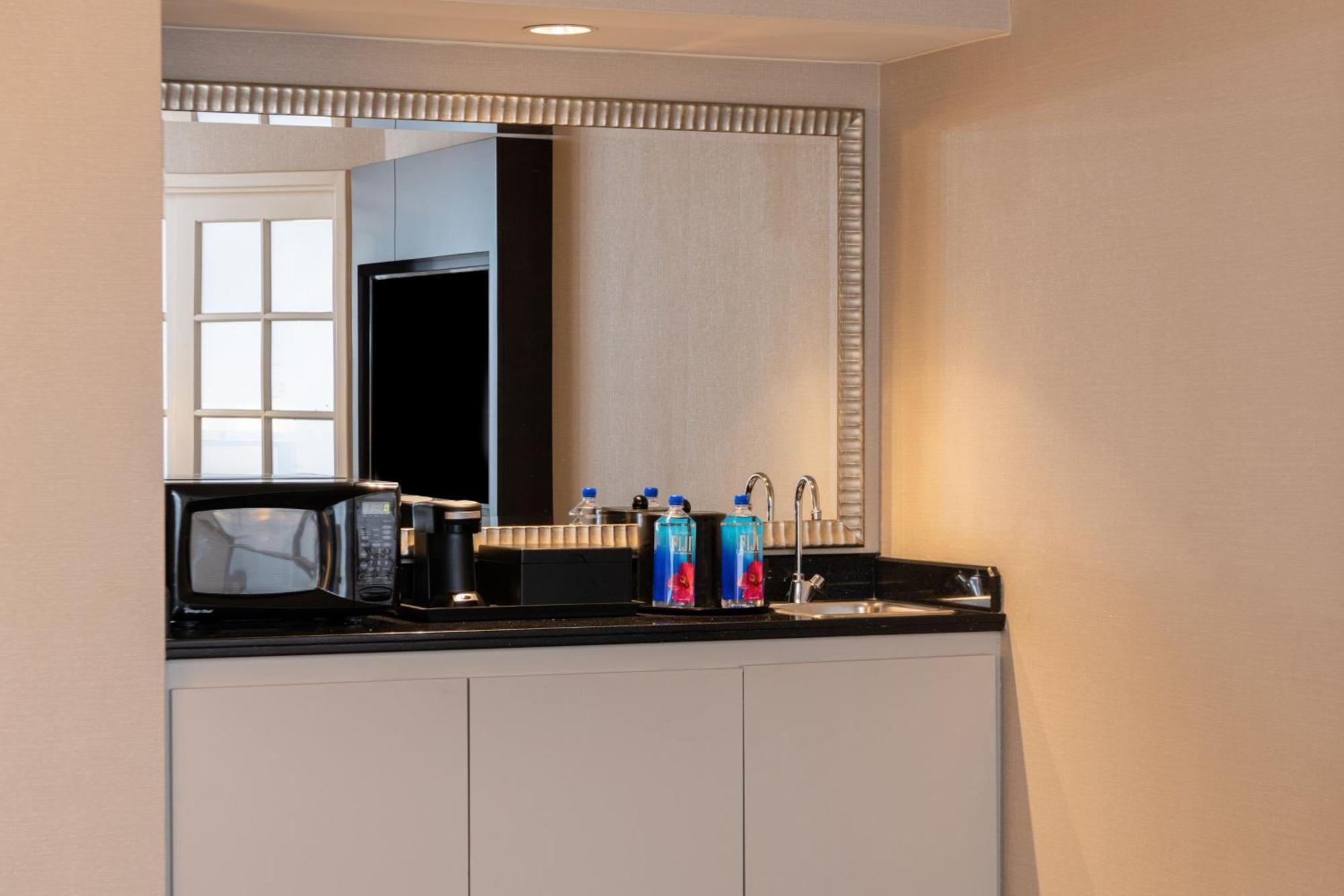 Chicago Marriott Suites Диърфийлд Екстериор снимка